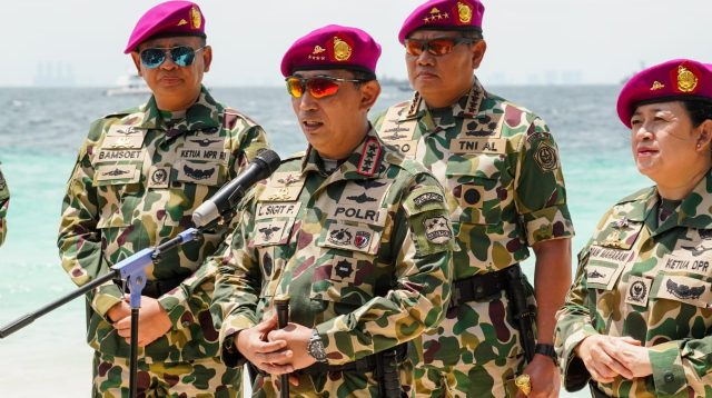 Kapolri Disematkan Jadi Warga Kehormatan Marinir, Sinergitas TNI-Polri Makin Kokoh