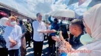 Presiden Jokowi Cek Harga Kebutuhan Pokok di Pasar Baleendah