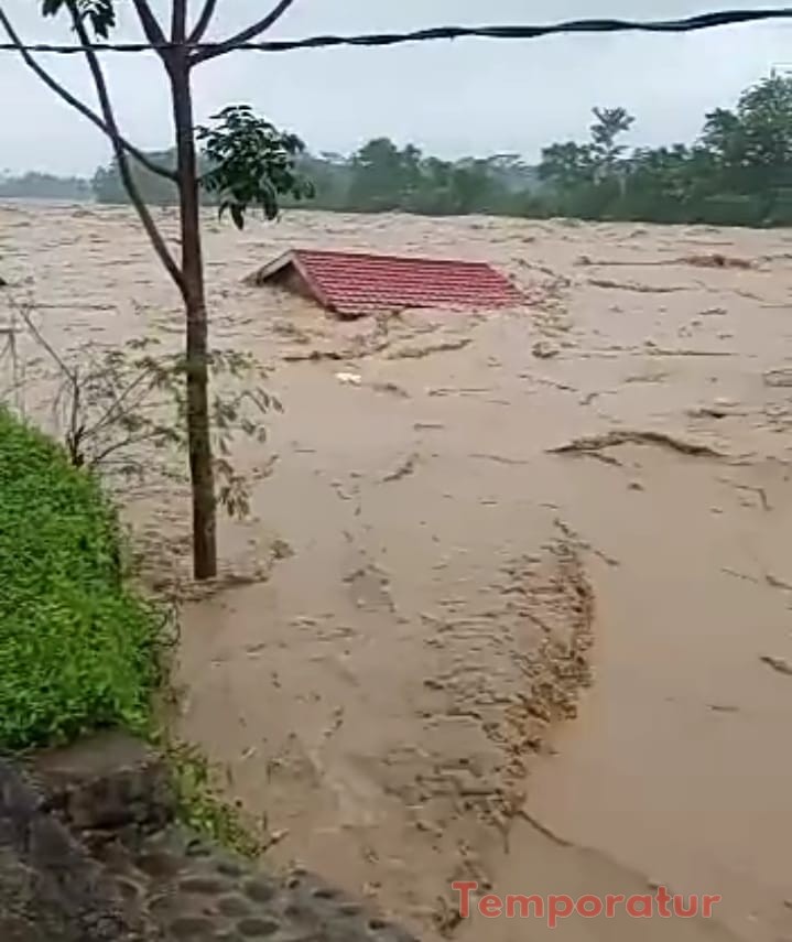 Desa Tanjung Sirih Kecamatan Pulau Pinang Kabupaten Lahat Terendam Air