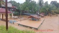 Kantor Desa Talang Tinggi Kecamatan Pseksu Lahat Terendam Banjir