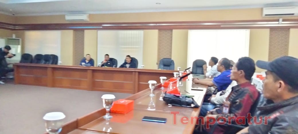 Bahas Simedtakon Sekertariat DPRD Purwakarta Gelar Sosialisasi Bersama Wartawan