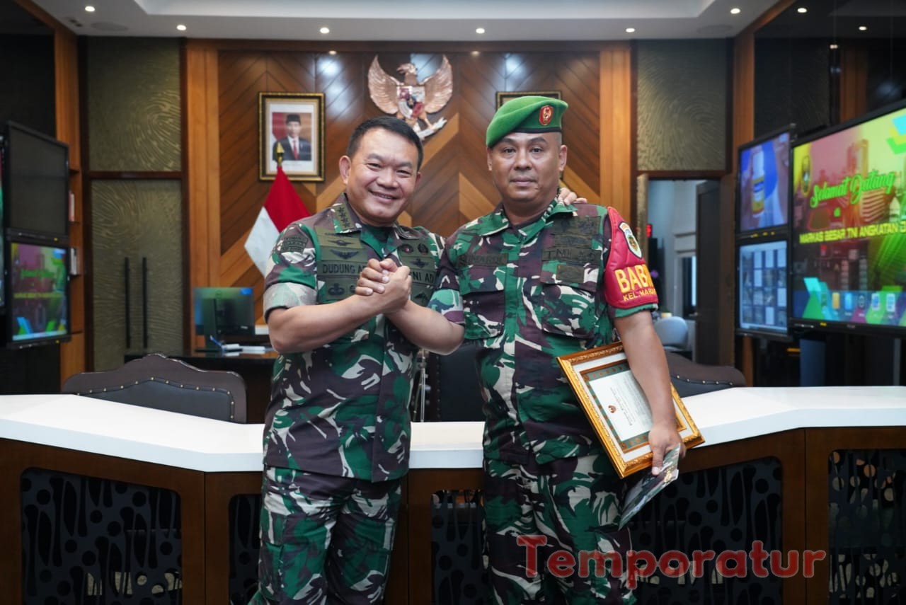 Kasad Berikan Penghargaan Babinsa yang Gagalkan Peredaran Ganja