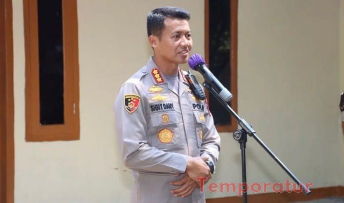 Kapolresta Tangerang Didampingi Kapolsek Panongan Hadiri Peresmian dan Penyerahan Kunci Rumah Layak Huni