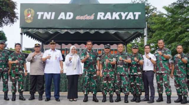 TNI AD Berbagi 1.500 Paket Berbuka Puasa Untuk Masyarakat Jakarta
