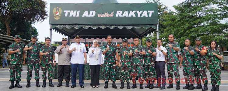 TNI AD Berbagi 1.500 Paket Berbuka Puasa Untuk Masyarakat Jakarta