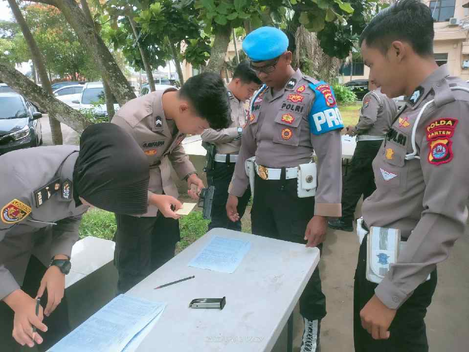 Biro Logistik Bersama Provos Bidpropam Polda Banten Laksanakan Pengecekan Senjata Api Personel Ditlantas