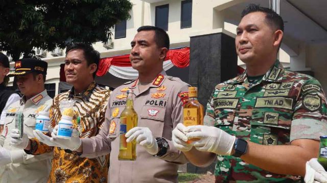 Dibulan Suci Ramadhan, Polres Metro Bekasi Musnahkan Ribuan Miras Dan Obat-obatan Terlarang