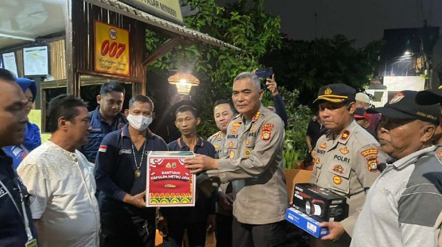 H-2 Idhul Fitri 1444 H, Kepedulian Polda Metro Jaya Salurkan Bansos ke Satpam, Linmas, Hansip dan Petugas Keamanan