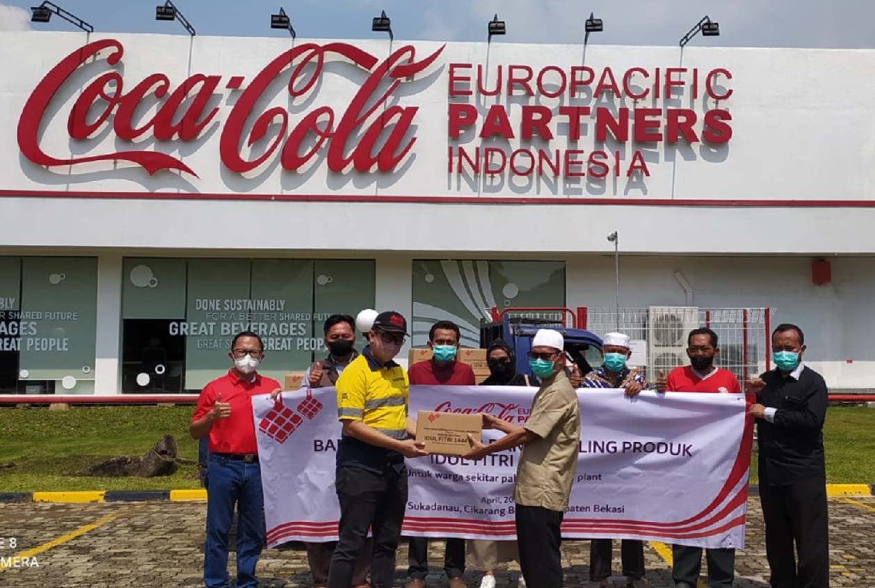 Cocacola Europacific Partners Indonesia Berikan Bantuan Ribuan Paket Lebaran