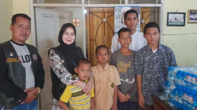 Ramadhan Berkah AOB Berbagi Takjil dan Nasi Box ke Panti Asuhan