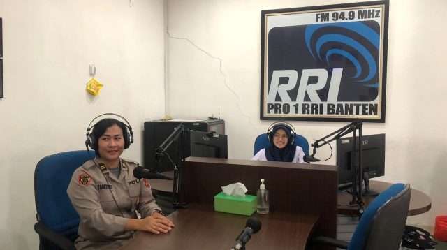 Biro SDM Polda Banten Talkshow Tentang Sosialisasi Penerimaan Polri Tahun 2023 di Radio RRI Banten