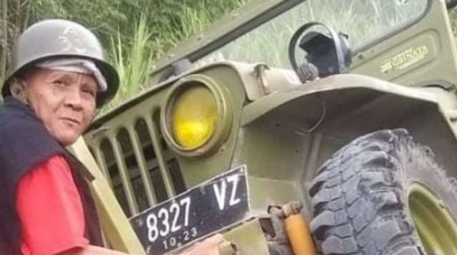 Pamplet Puitis Yang Tergantung Di Pagar Parlemen