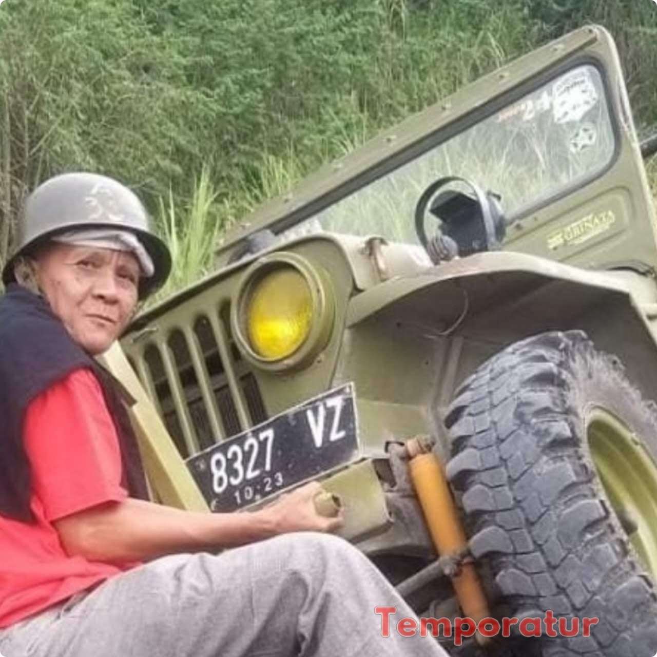 Pamplet Puitis Yang Tergantung Di Pagar Parlemen