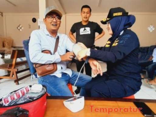 Dokkes Polres Pagar Alam Melakukan Pengecekan Kesehatan Para Sopir dan Angkutan Armada