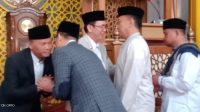 Pj. Bupati Bekasi H.Dani Ramdan Lakukan Sholat Idulfitri 1444 H di Masjid Agung Nurul Hikmah Komplek Pemkab Bekasi