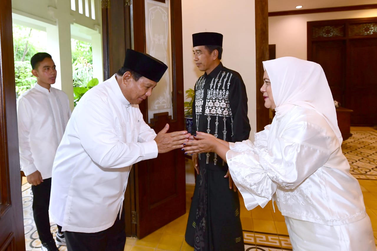 Hari Pertama Lebaran, Presiden Jokowi Terima Silaturahmi Menhan Prabowo Subianto