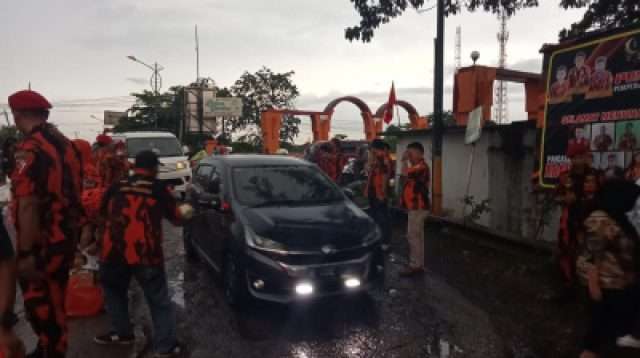 Pemuda Pancasila Cikarang Pusat Bagikan Takjil Buka Puasa Ramadhan 2023