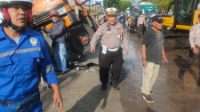 Satlantas Polres Cilegon Polda Banten Evakuasi Kecelakaan Lalu Lintas di Ciwandan