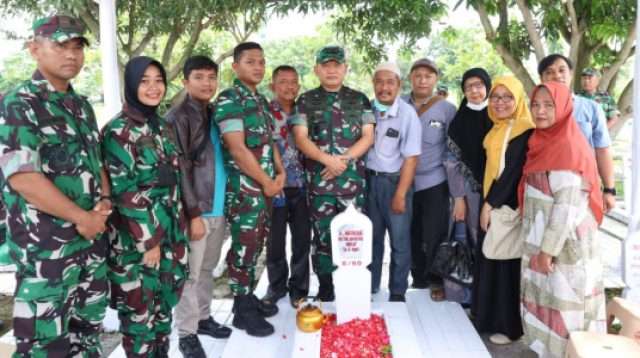 Kasad Ziarah ke TMP Kesenden dan Tinjau Pembangunan Masjid Syarif Abdurachman