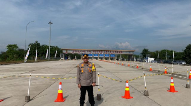 Kabid Humas Polda Jabar : Polisi Cek Arus Lalu Lintas Dan Perbaikan Jalan Di KM 152 – 166 Tol Cipali