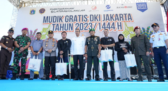 PJ Gubernur DKI Jakarta dan Kapolda Metro Jaya Berangkatkan 13.541 Pemudik Gratis dari Monas