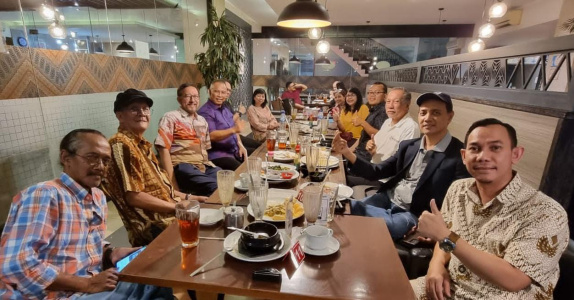 Diskusi Santai Bersama GMRI Menjelang Buka Puasa di RM. Ayam Bulungan