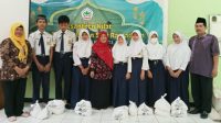 SMP Negeri 1 Karanglewas Salurkan Zakat Fitrah di Akhir Ramadhan 1.444 H