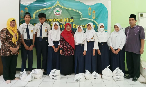 SMP Negeri 1 Karanglewas Salurkan Zakat Fitrah di Akhir Ramadhan 1.444 H