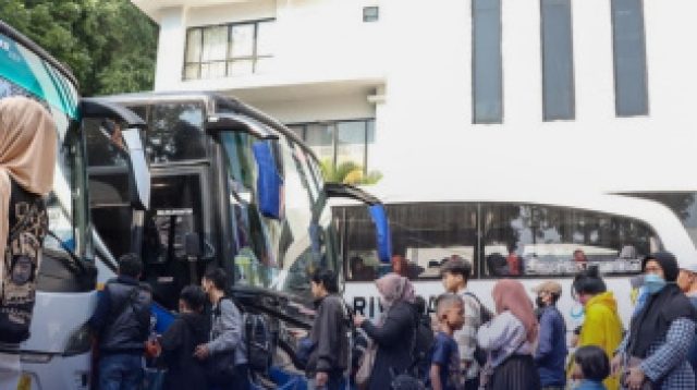 Ratusan Warga Kota Cimahi Diberangkatkan Pada Program Mudik Gratis Tahun 2023