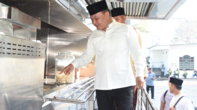 Disaksikan Kasad, Kodam III/Slw Buka Dapur Lapangan, MAKAN GRATIS Usai Sholat Idul Fitri 1444 H di Stadion Siliwangi