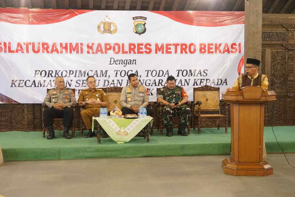 Gelar Silaturahmi bersama Forkopimcam, Toga, Toda, dan Tomas di Wilayah Setu Kapolres Metro Bekasi Gencar Sosialisasikan Program Polisi RW