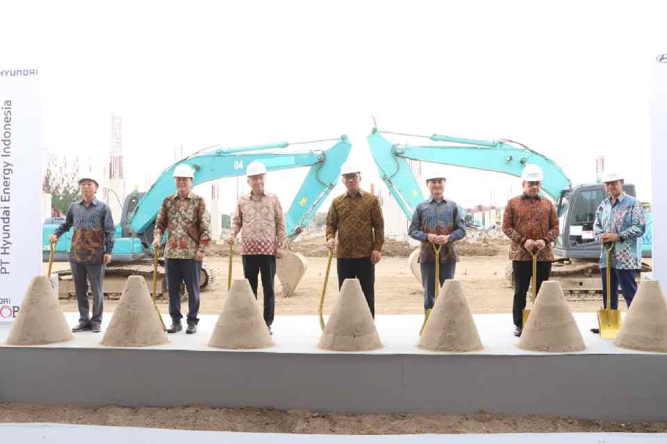Pj Bupati Bekasi Dampingi Gubernur Jabar Melakukan Peletakan Batu Pertama PT Hyundai Battery Indonesia