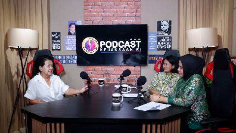 Ketum Ikatan Adhyaksa Dhamrakarini Sruning Burhanuddin Jadi Narsum  Podcast 