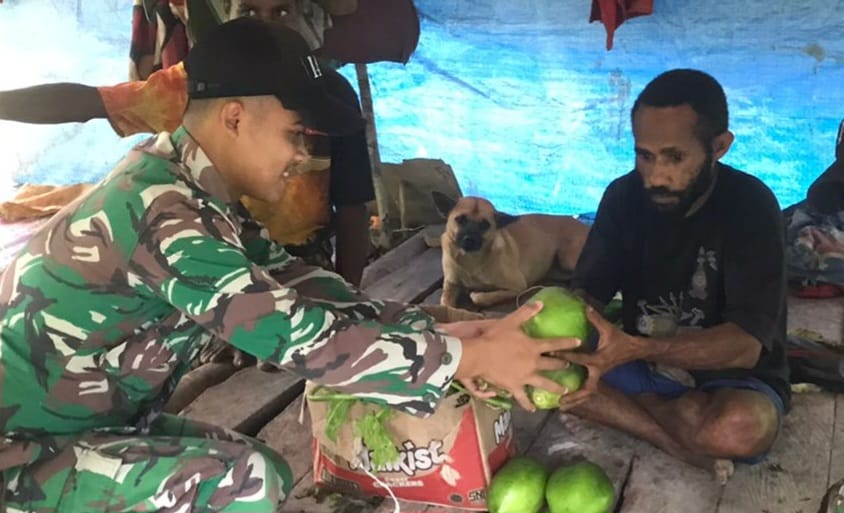 Warga Gembira Didatangi Satgas Yonif 143/TWEJ, Ini Alasannya