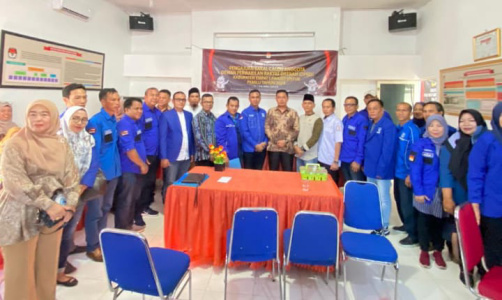 Puluhan Kader dan Simpatisan PAN Secara Serentak Datangi Kantor KPUD Empat Lawang