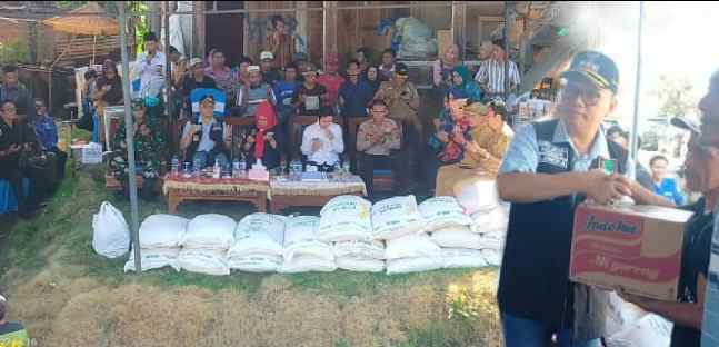 Kunjungan Langsung ke Lokasi Kebakaran di Lampar Baru Joncik-Yulius Bantu Rp 30 Juta