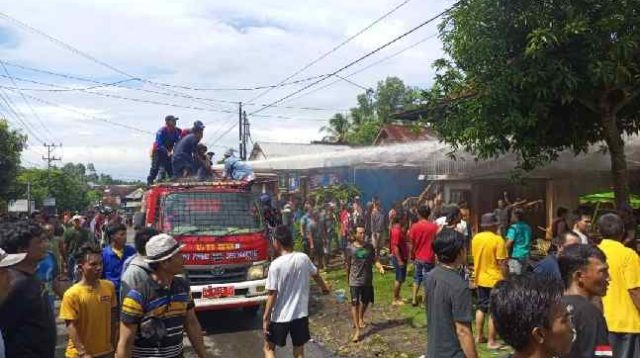 Si Jago Merah Melahap 7 Buah Rumah di Desa Tebat Payang Kecamatan Pendopo Barat