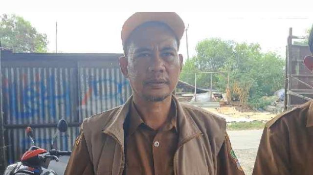 Kasatpol PP Kabupaten Bekasi Pimpin Langsung Penertiban TPS Liar Di Jalan CBL