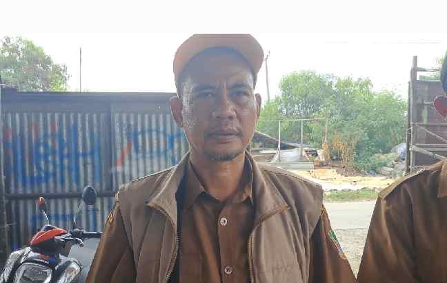 Kasatpol PP Kabupaten Bekasi Pimpin Langsung Penertiban TPS Liar Di Jalan CBL