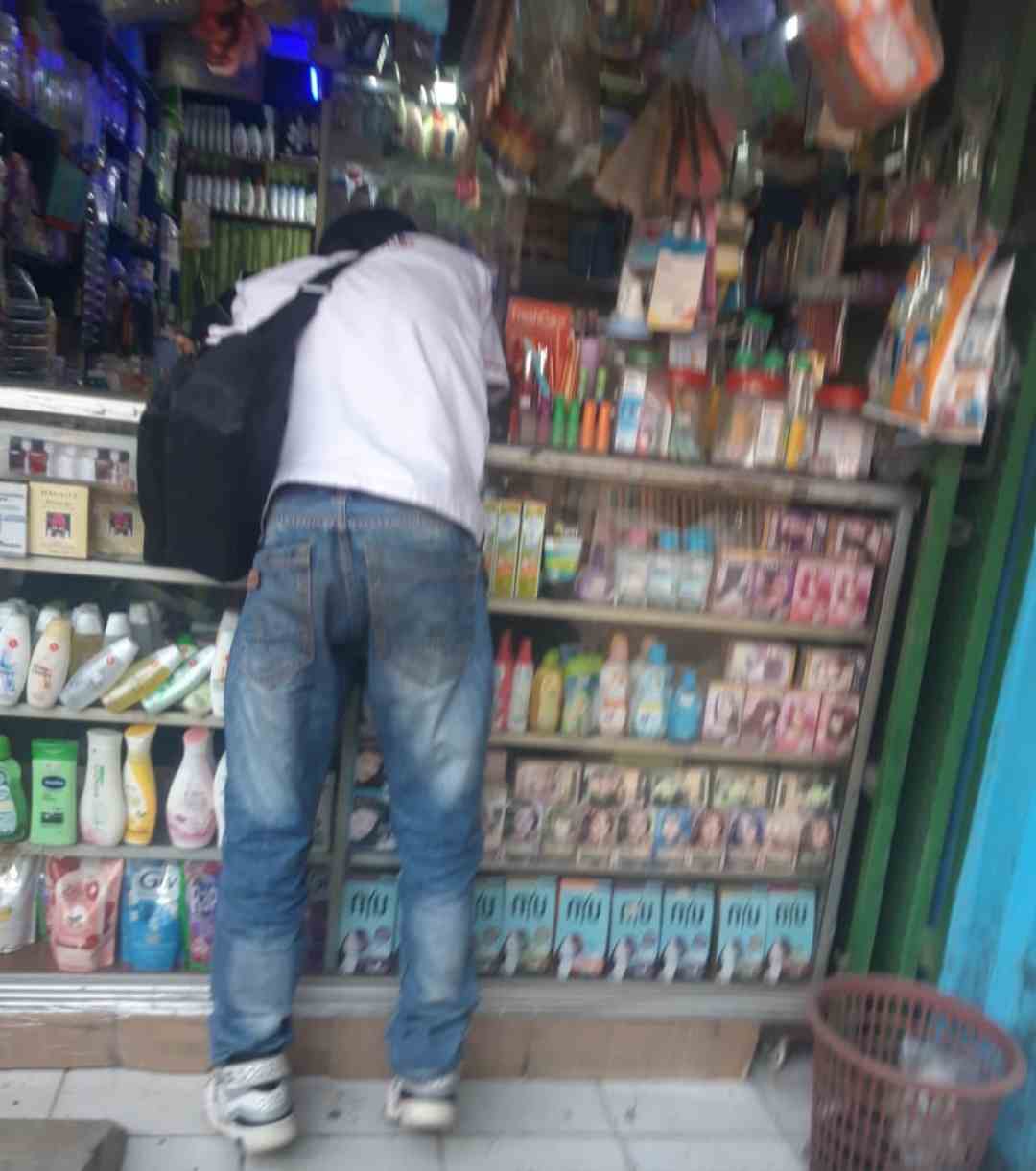 Penjual Obat Terlarang Tramadol Hexsimer Tipe G Berkedok Kosmetik diduga dibekingi Oknum Reskrim, Peran Kapolres Bekasi Kota dipertanyakan?