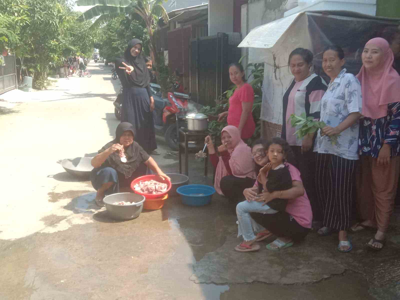 Menyambut Lebaran Idul Adha 1444 Hijjriah Warga Perum Pratama Imdah Kel. Kebalen,Laksanakan Qurban Satu Ekor Sapi Dan Empat Ekor Kambimg 