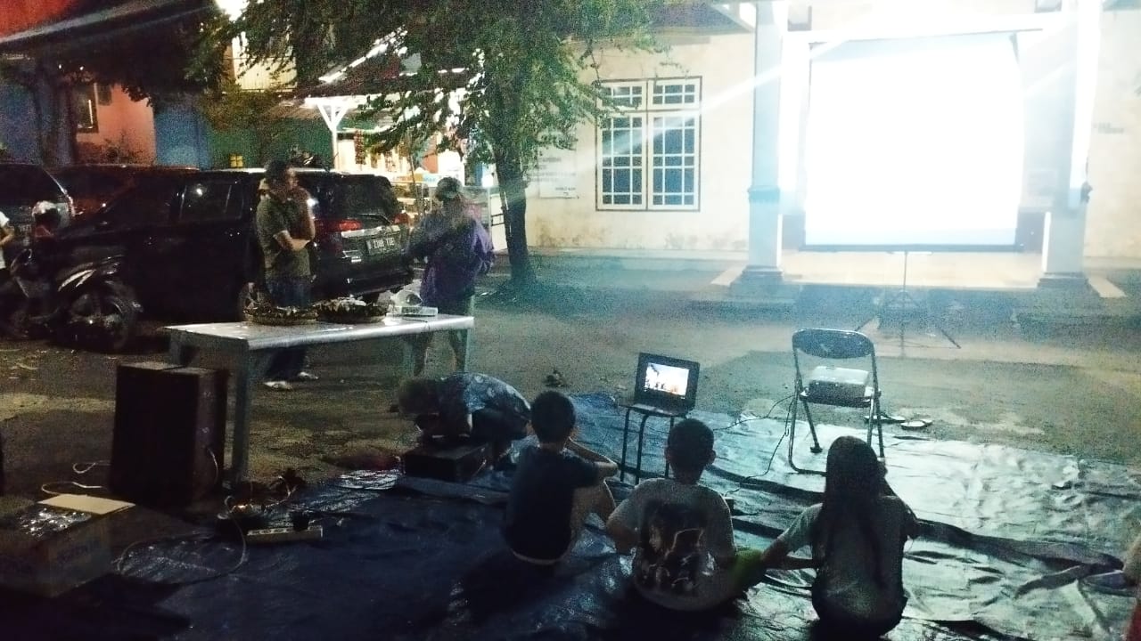 Relawan GF1 Bersama GMP Gelar Nobar Indonesia Vs Argentina  Bagi – Bagi Doorprize kepada Warga