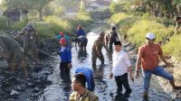 Camat Cabangbungin Kab.Bekasi Terjun Langsung Bersihkan Kali Anak Ciherang