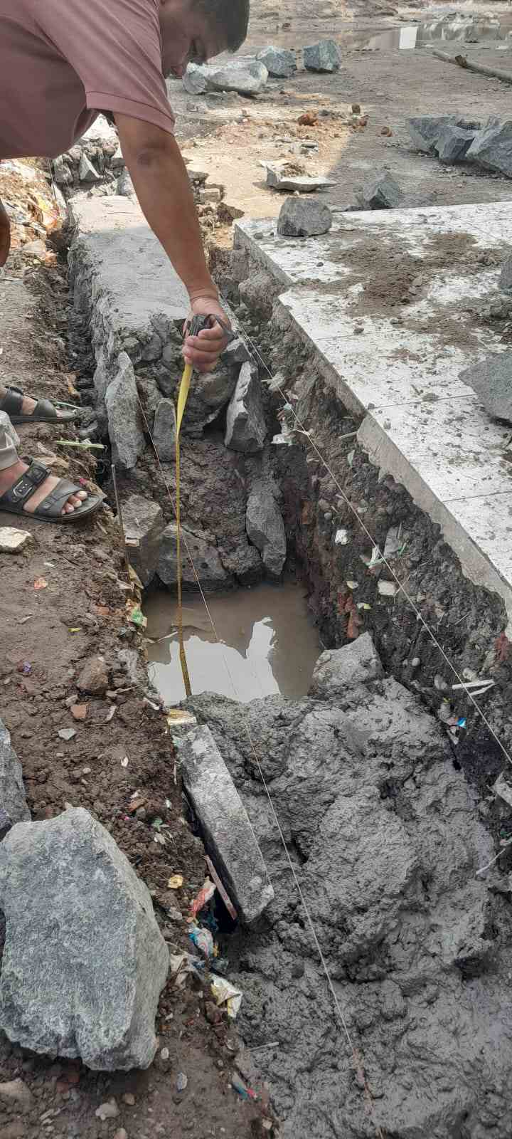 Oknum Kontraktor  Pemagaran SDN 02 Karangsetia Keruk Keuntungan, Pengerjaan  duga melenceng dari RAB 