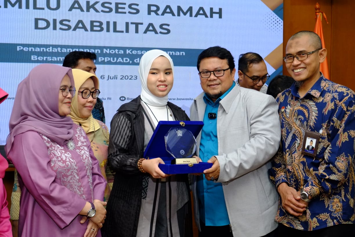 Naskah Deklarasi Pemilu Ramah Disabiltas dibacakan Oleh  Putri Aryani GoTalent Amerika 2023