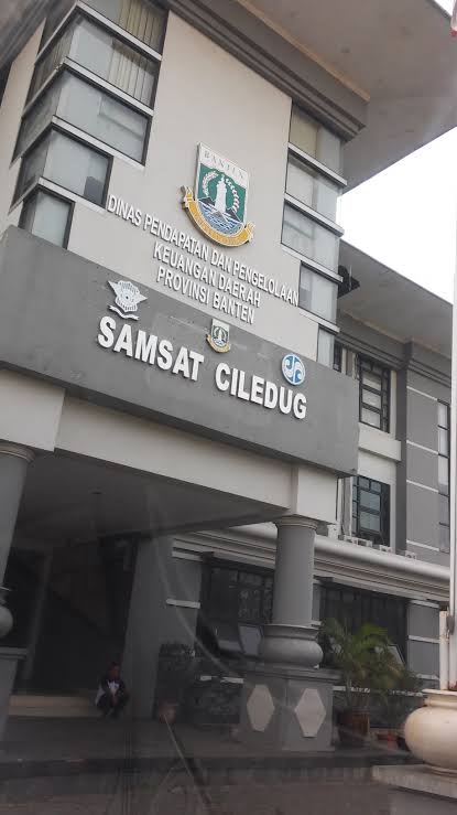 Diduga Keras KUPT Sekongkol Pada Dugaan Pungli Di Parkiran Samsat Ciledug