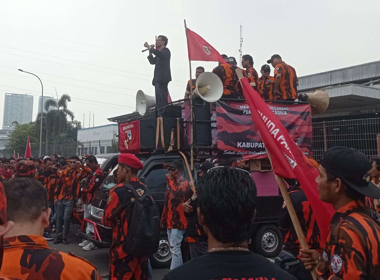 PT.Toyota Boshoku Indonesia digeruduk ribuan massa Pemuda Pancasila