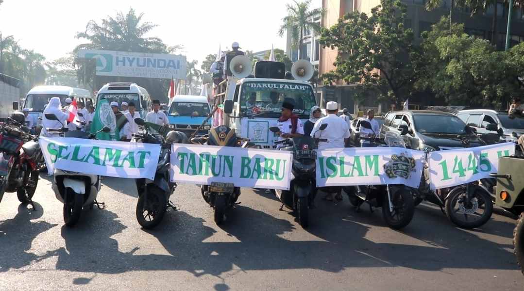 Rayakan Tahun Baru Islam 1445 H, Pj.Bupati Bekasi  Melepas Pawai Taaruf Forum Ukhuwah Islamiyah