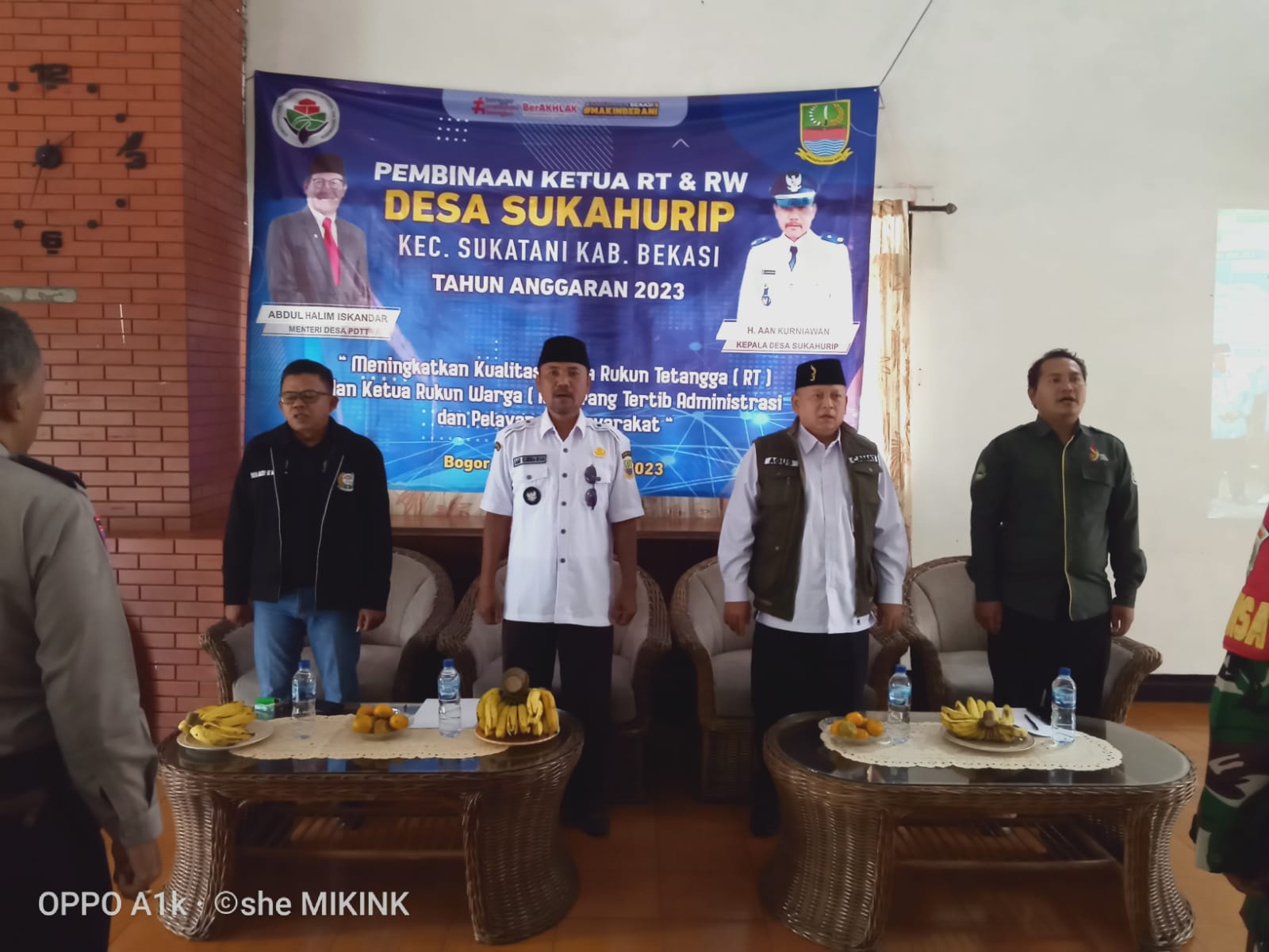 Bimtek RT dan RW Desa Sukahurip di Villa Cisarua Bogor untuk Meningkatkan Kualitas Pelayanan Masyarakat