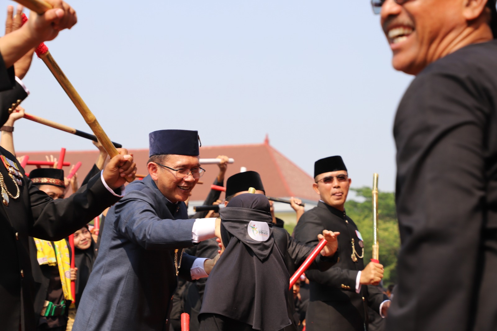 Ribuan Penari Silat Ujungan Meriahkan Hari Jadi Kabupaten Bekasi ke-73